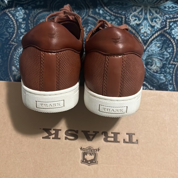 These shoes are barely worn, a really great pair. - Picture 2 of 4